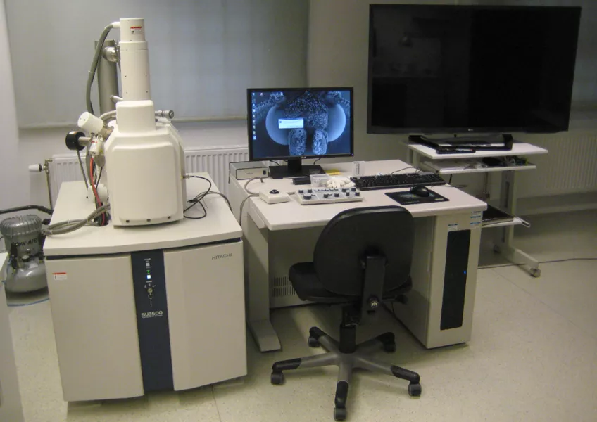 A scanning electron microscopy in a lab. Photo.